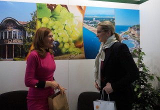 Министърът на туризма Николина Ангелкова и министърът на регионалното развитие на Чехия Карла Шлехтова.